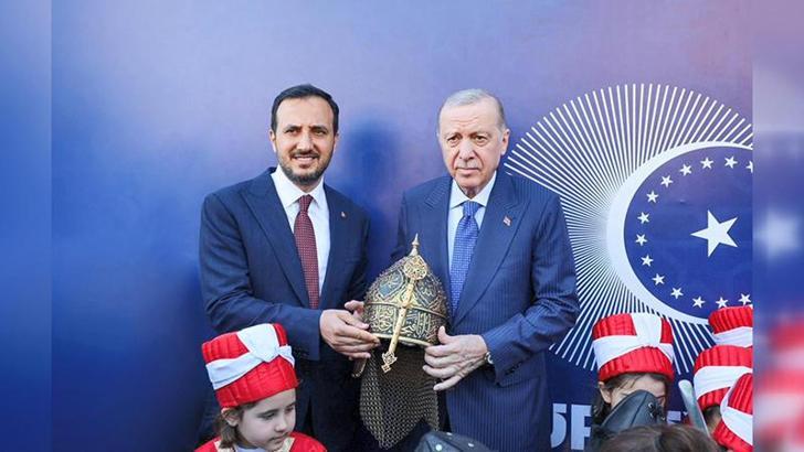 Cumhurbaşkanı Erdoğan'a özel hazırlanan miğfer hediye edildi