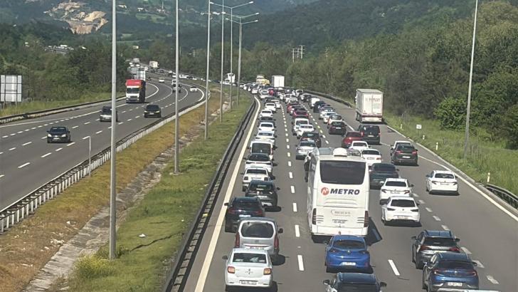 Anadolu Otoyolu'nun Bolu geçişinde trafik yoğunluğu