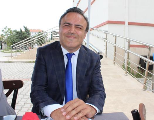 Doğuştan bedensel engelli Hanifi, azmiyle müdürlüğü kadar yükseldi: Engelli arkadaşlar mücadele etsinler