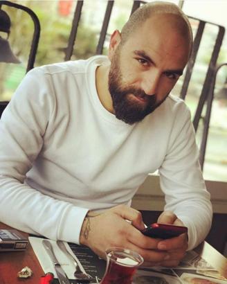 Bariyerlere çarpan motosikletin sürücüsü öldü