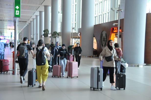 Tatilcilerin dönüşü başladı; İstanbul’daki havalimanlarında 2 bin 470’in üzerinde uçuş bekleniyor