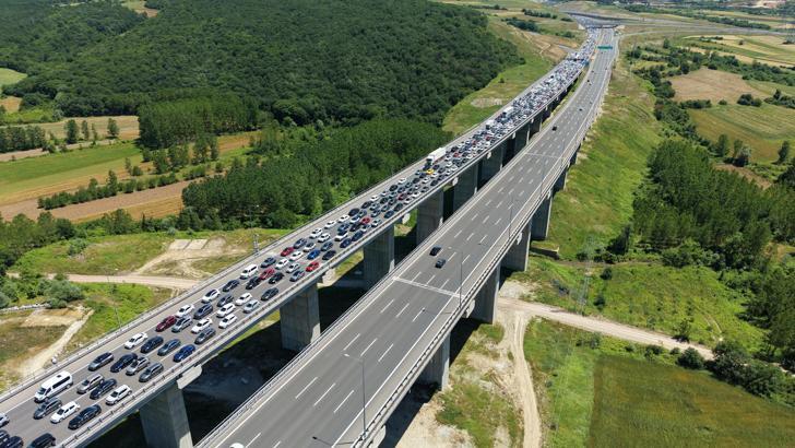 Kuzey Marmara Otoyolu’nun Kocaeli geçişinde bayram trafiği