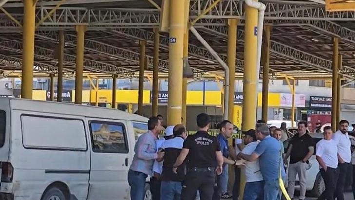 Otomobile silahlı saldırı: 1 ölü, 1 ağır yaralı