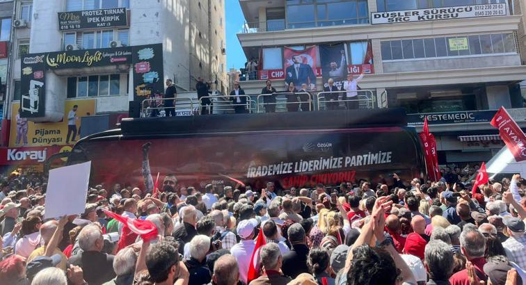 Özgür Özel: Derhal kurultay yapın, partiyi seçilmiş bir genel başkana kavuşturun