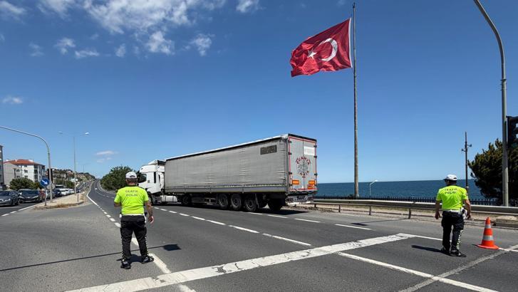 Tekirdağ-İstanbul kara yolunda araç yoğunluğu; ağır vasıtalara kısıtlama / Ek fotoğraflar