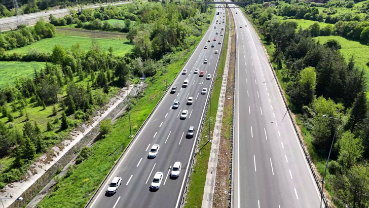 Anadolu Otoyolu'nun Bolu geçişinde trafik yoğunluğu