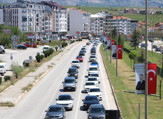 Afyonkarahisar-Antalya kara yolunda 'tatil dönüşü' yoğunluğu