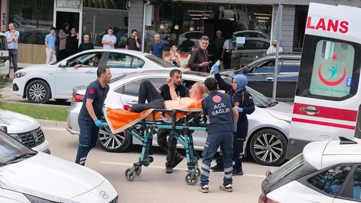 Bursa’da bıçaklı ‘yol verme’ kavgası: 1’i polis 5 yaralı