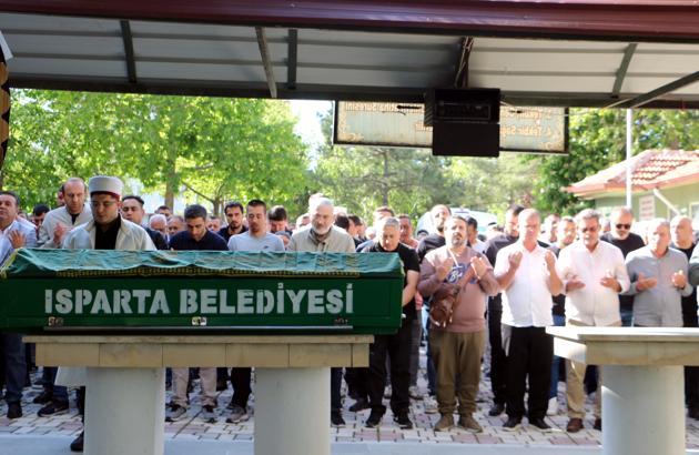 Profesör ile 3 kişi, zincirleme kazada hayatını kaybetti (2)