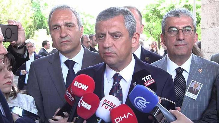 Özgür Özel: Olağanüstü kurultay için imza süreci başlatıldı