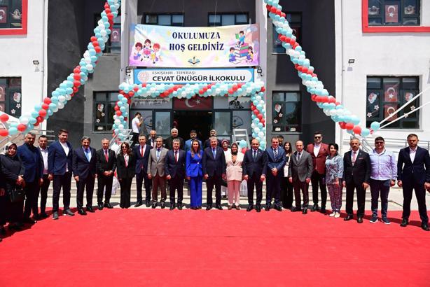Eskişehir’de yapımı tamamlanan Cevat Ünügür İlkokulu, törenle açıldı