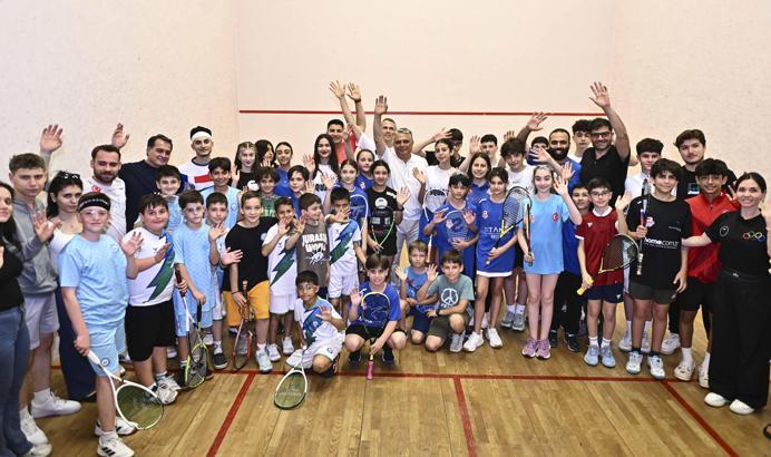 Başkan Uysal, squash sporcularıyla turnuvada bir araya geldi