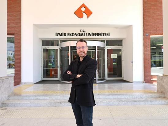 İEÜ'lü akademisyene 'Genç Bilim İnsanı Teşvik Ödülü'