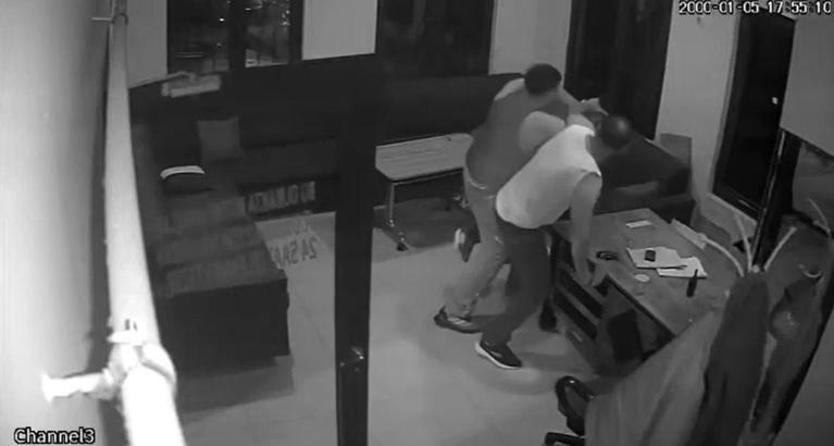 Bıçak ve sopalarla taksi durağına saldırdılar; 3 yaralı