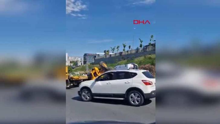 Küçükçekmece'de devrilen iş makinesinin şoförü öldü