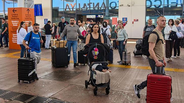 Antalya'ya 5 ayda hava yoluyla 3,5 milyon turist geldi