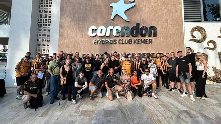 Hull City taraftarları tatil için Antalya’ya geldi