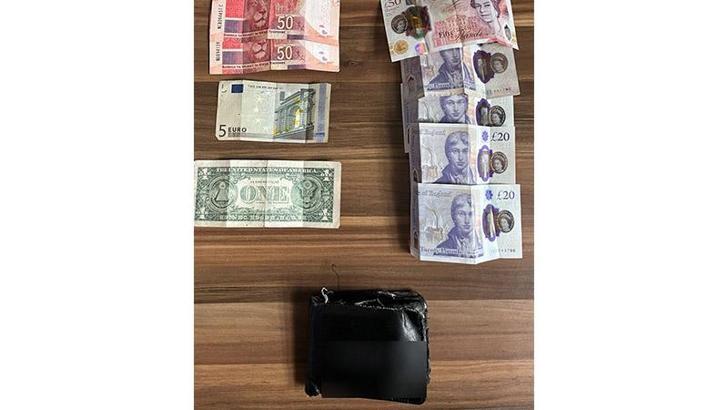 Fatih'te turistin cüzdanını çalan yankesici suçüstü yakalandı