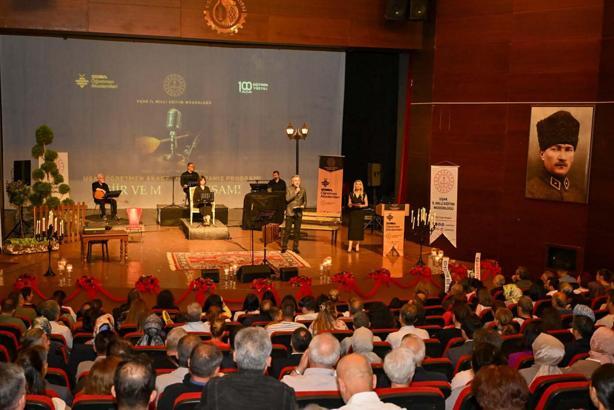 Uşak Öğretmen Akademileri 2025-2026 Eğitim Öğretim Yılı'na şiirli, müzikli kapanış