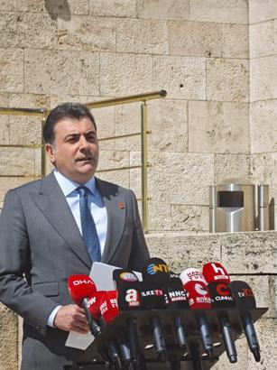 Zeynel Emre: CHP’nin 25 Temmuz 2026’ya kadar kurultay yapması varlık yokluk meselesidir