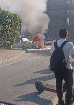 Şişli’de seyir halindeki otomobil alev alev yandı