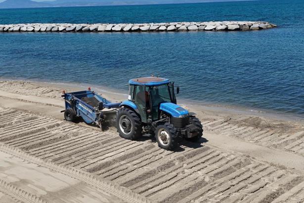 Ayvalık'ta plajlar sezon için hazırlanıyor