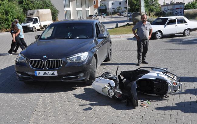 Otomobille çarpışan motosikletin sürücüsü yaralandı