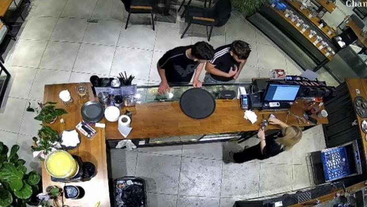 Avcılar'da baristaya sarkıntılık iddiası; kafeyi dağıtıp çalışana saldırdı: 'Kafamda cam parçaları vardı'