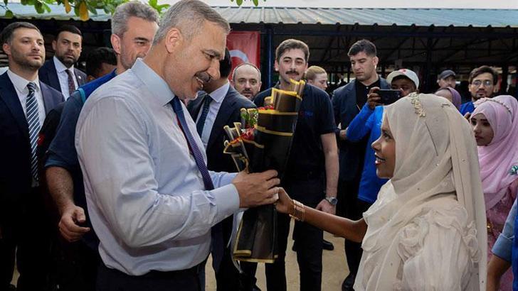 Dışişleri Bakanı Fidan, Bangladeş'te mülteci kamplarını ziyaret etti