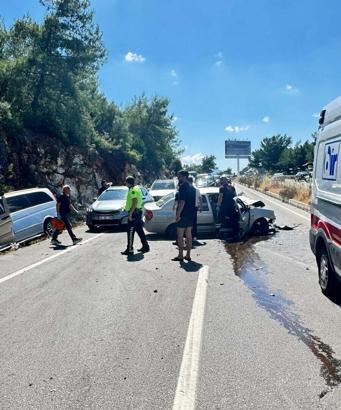 Bodrum’da otomobil ile minibüs çarpıştı: 6 yaralı