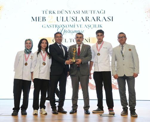 Öğrencilerden uluslararası gastronomi yarışmasında çifte başarı