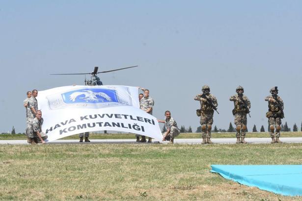 İzmir'de 'Gençlik ve Havacılık Festivali' başladı