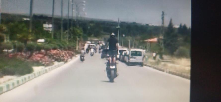 Trafikte ayağa kalkarak motosiklet kullanan sürücüye 46 bin TL ceza