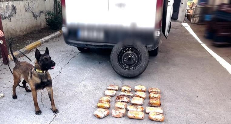 Minibüsün yedek lastiğine zulalanmış 11,5 kilo uyuşturucuyu ‘Hector’ buldu