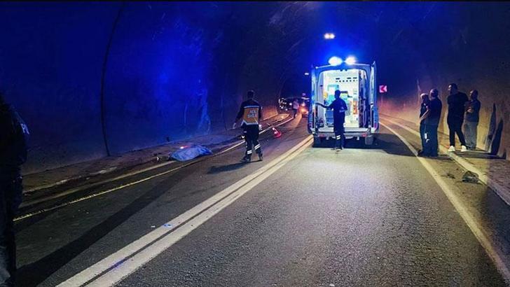Tünelde otomobil ile motosiklet çarpıştı; 1 ölü, 2 yaralı