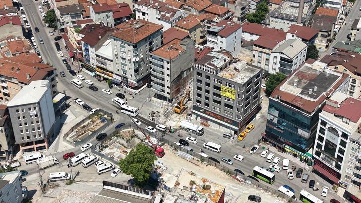 4 kişinin öldüğü çöken binanın çevresindeki yapıların yıkımına başlandı