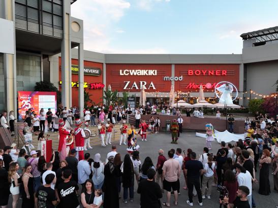 Antalya Migros AVM’de 25’inci yıl coşkusu