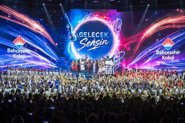 Bahçeşehir Koleji öğrencilerinden 'Gelecek Sensin' temalı yıl sonu gösterisi