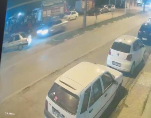 Otomobillerin çarpıştığı kaza kamerada