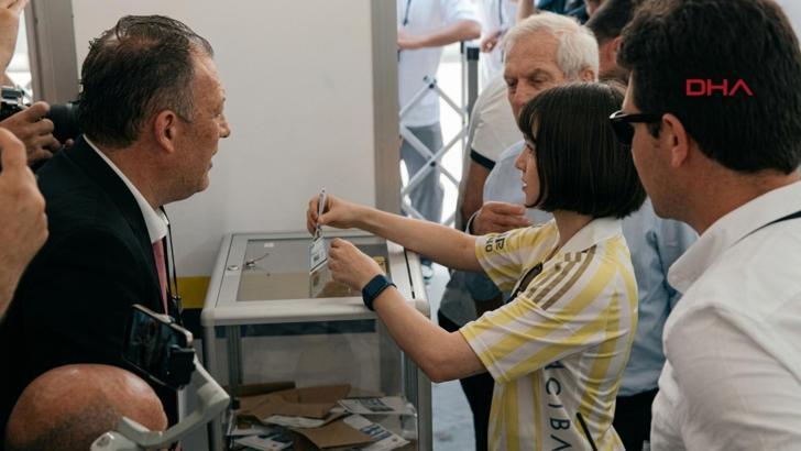 Fenerbahçe Başkan Adayı Aziz Yıldırım oyunu kullandı