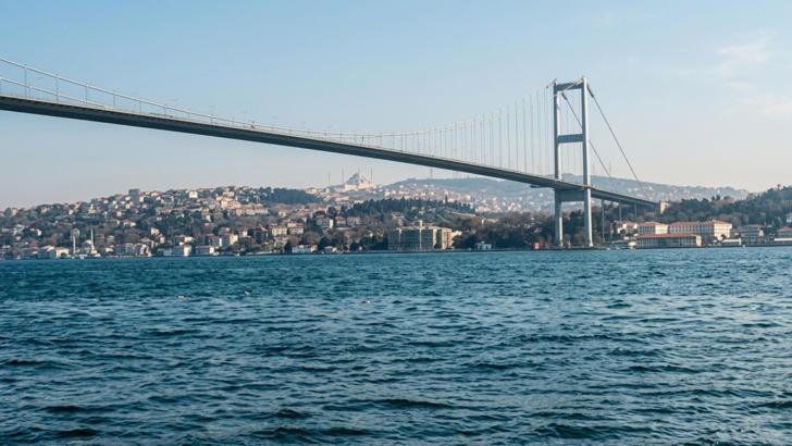 İstanbul Boğazı'nda gemi trafiği çift yönlü askıya alındı