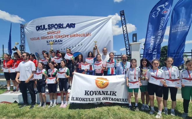 Köy okulunun kızları, bisiklette Türkiye 3'üncüsü