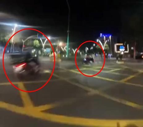 Batman’da iki motosikletin çarpıştığı kaza kamerada