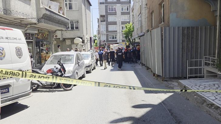 Küçükçekmece'de yıkımı yapılan binada kısmi çökme; 3 işçi yaralandı