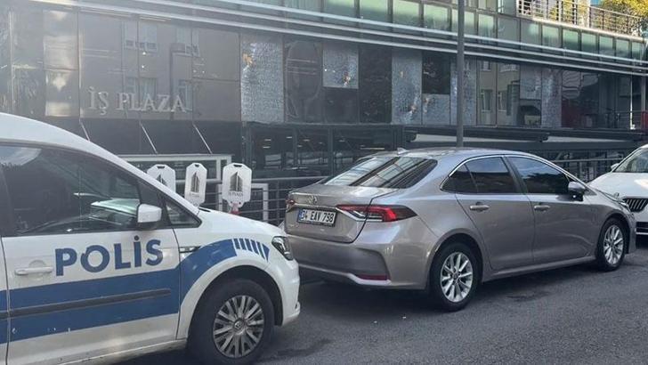 Beykoz'da iş merkezine silahlı saldırı; şüpheliler motosikletle kaçtı