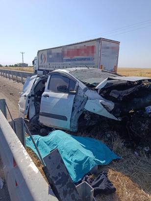 Mardin'de hafif ticari araç bariyere çarptı: 1 ölü, 2 yaralı