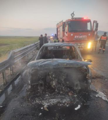 Aksaray’da seyir halindeki otomobil yandı