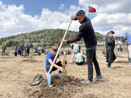 Ulukışla’da fidanlar toprakla buluştu