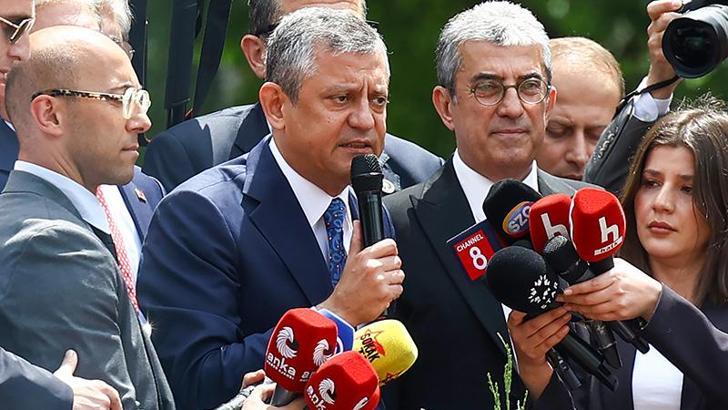 Özgür Özel, Meclis kapısında toplanan kalabalığa hitap etti