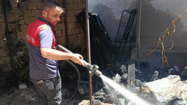 Silopi’de odunlukta çıkan yangın söndürüldü